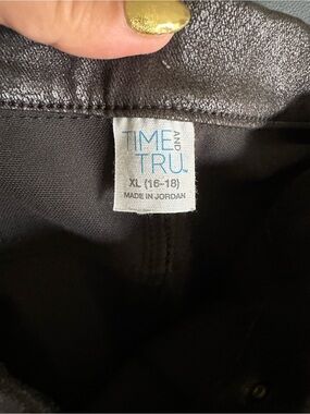 Time and Tru Black Coated Faux Leather Skinny Jeggings size xl (16-18)